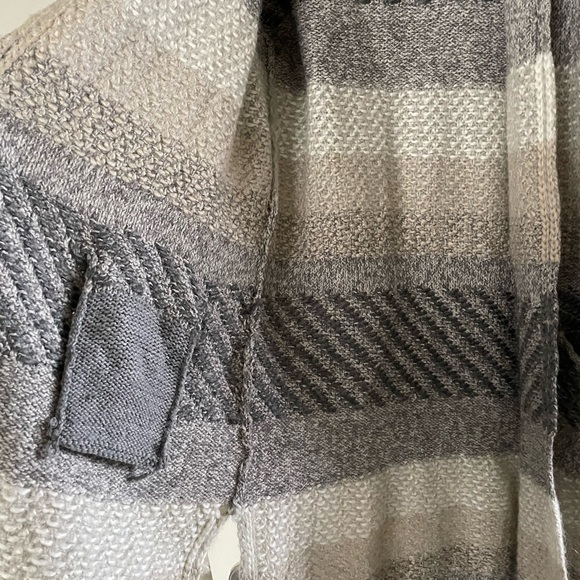 Long Knit Cardigan Sweater (Large) - Picture 5 of 6